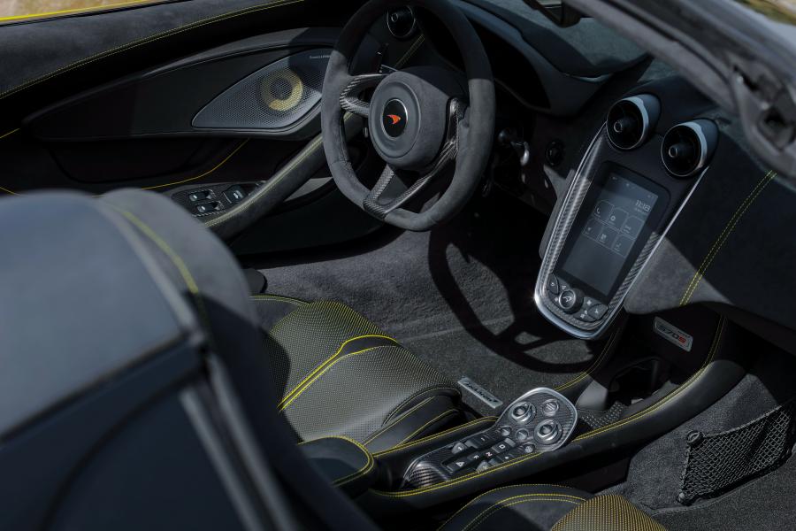 Интерьер McLaren 570S Spider 2017 года  (NA) (фото 7 из 42)